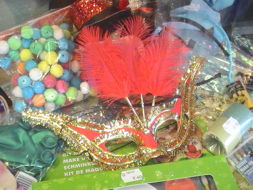 Vente de dguisements, costumes, chapeaux, masques, lentilles ...